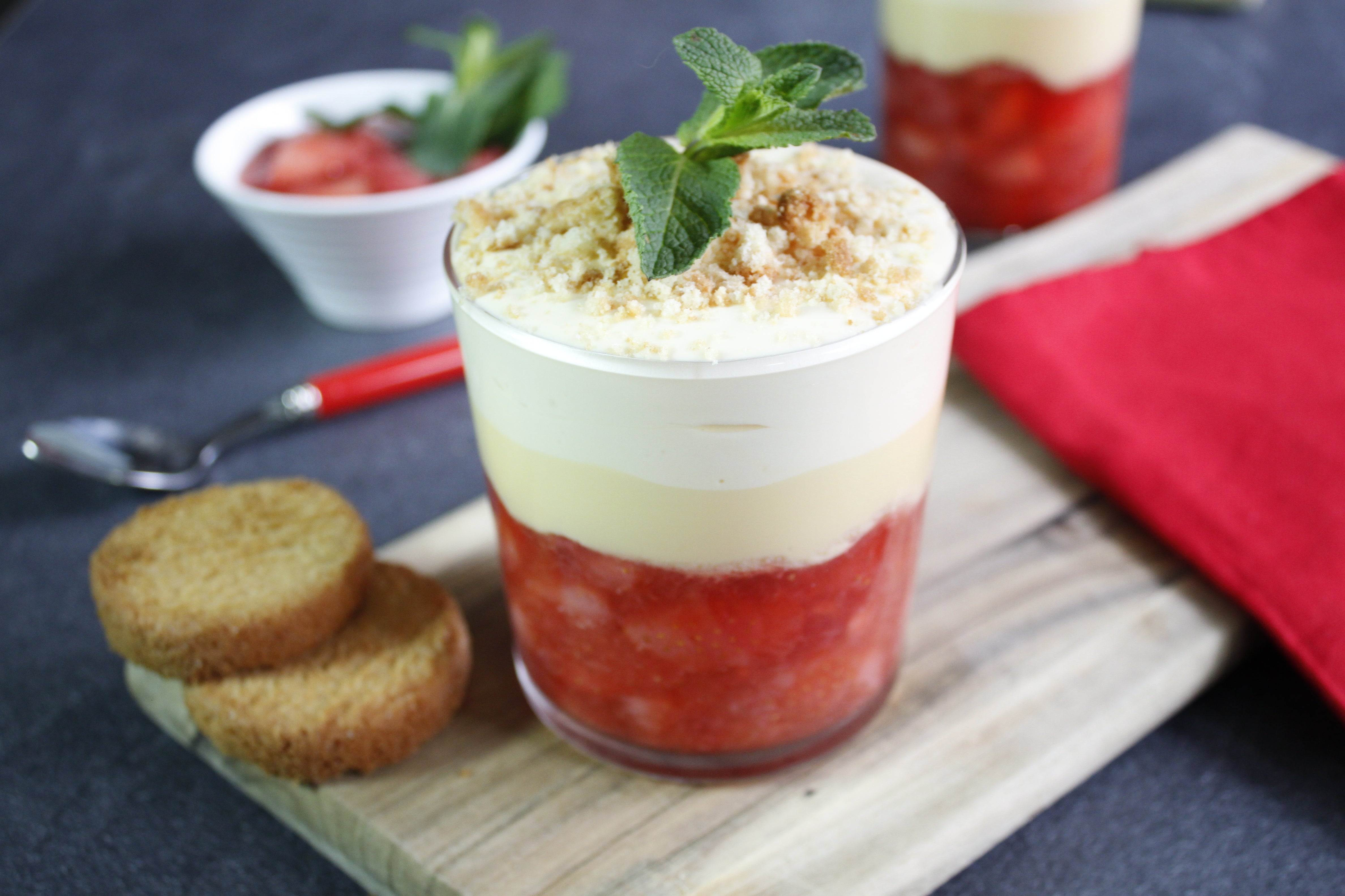 Compotée de fraise et chantilly