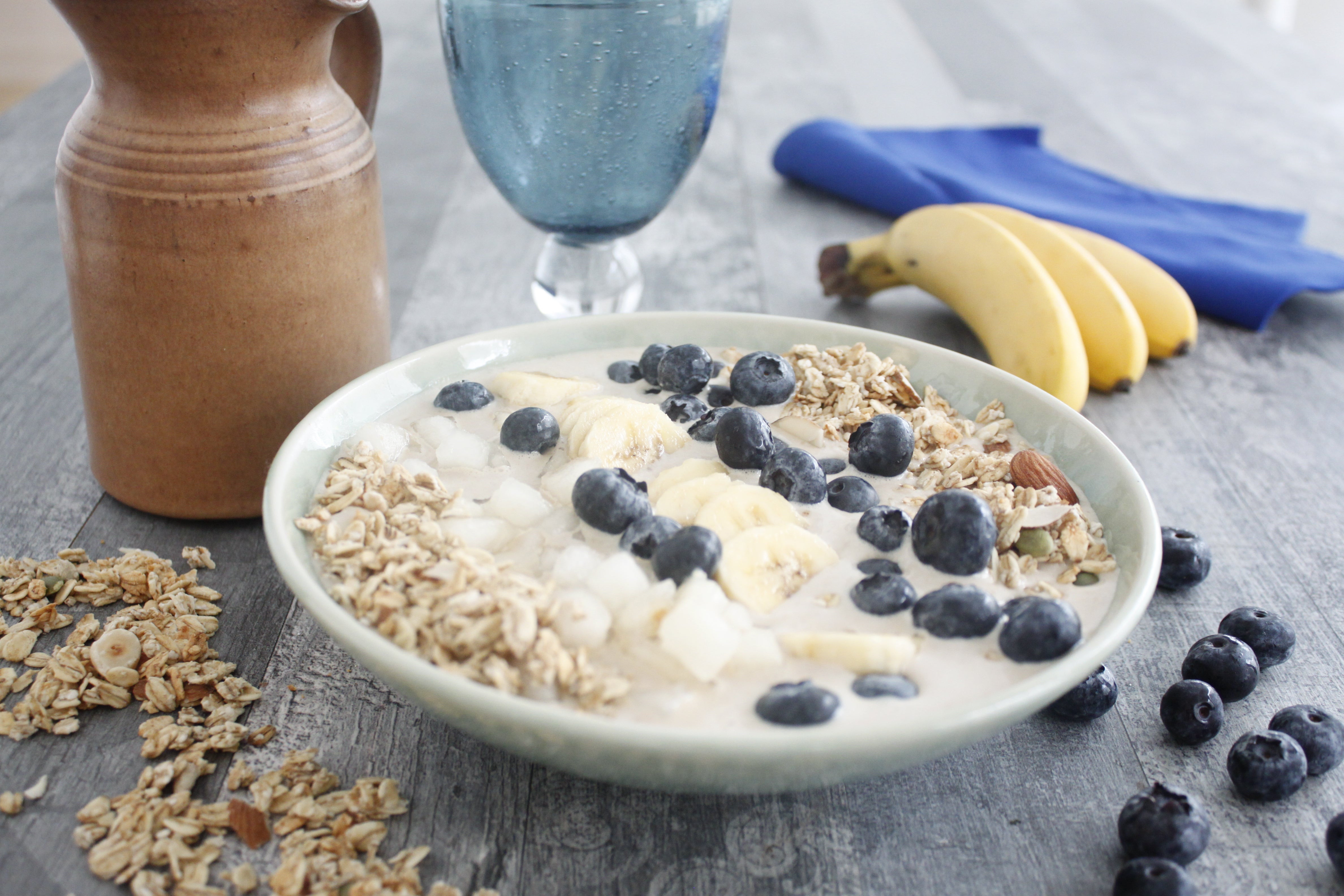 Recette bowl café, poire, banane, myrtilles, granola